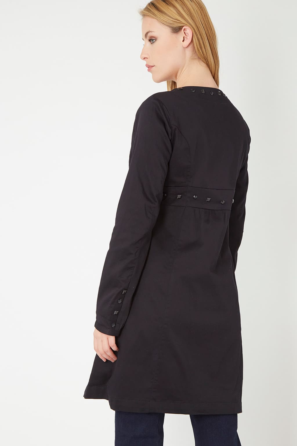 Chaqueta boho mujer, abrigo ligero, diseño étnico, bordado frontal, bolsillos laterales, cierre delantero, talla 40, elegante y cómoda, ideal outfits urbanos y office, estilo versátil, color negro ✅Entrega 24/48h