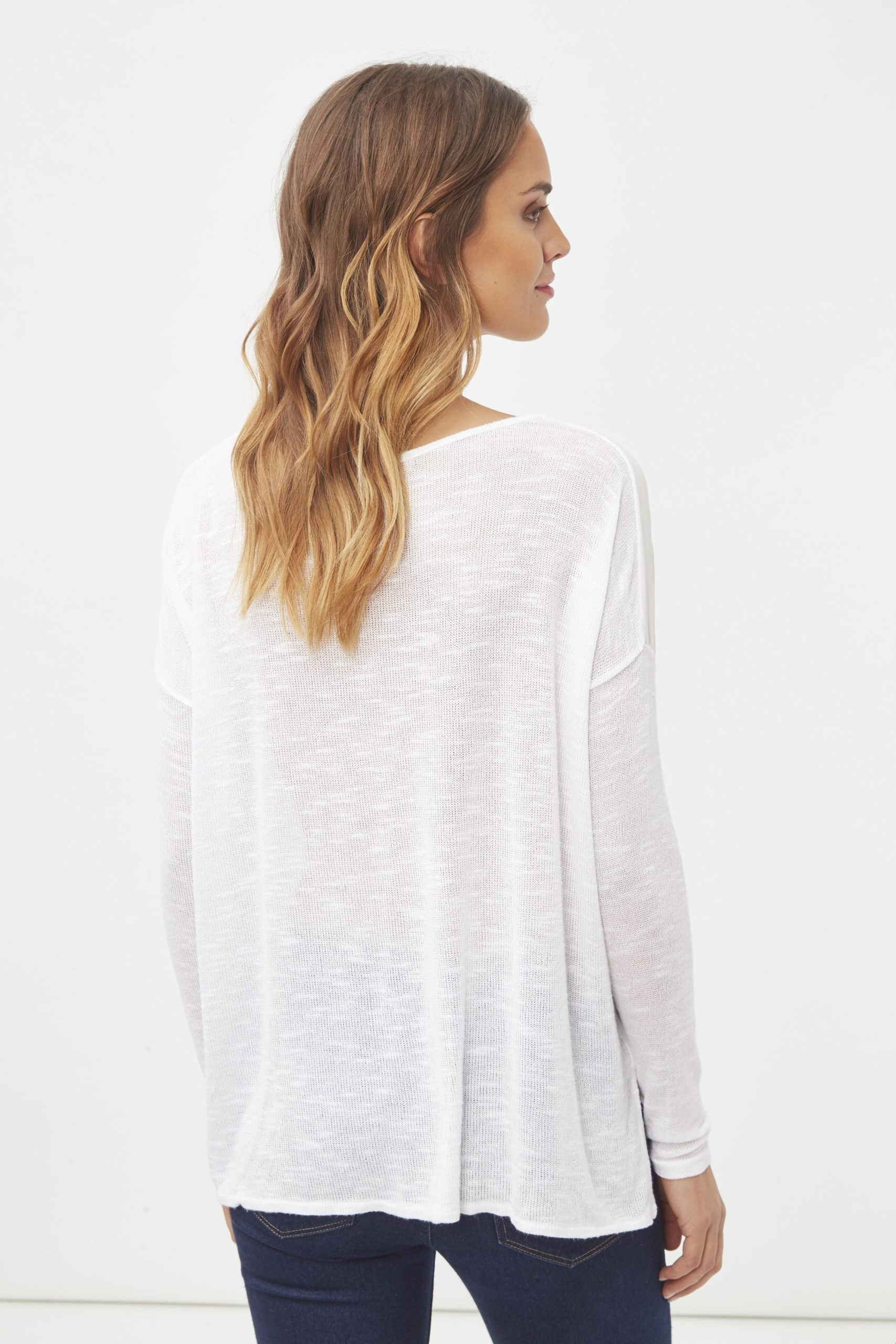 Blusa ligera mujer, camisa moderna, diseño gráfico corazón, manga larga, estilo casual, corte relajado, algodón suave, talla L, look versátil, outfit urbano, fácil de combinar, color blanco ✅Entrega 24/48h