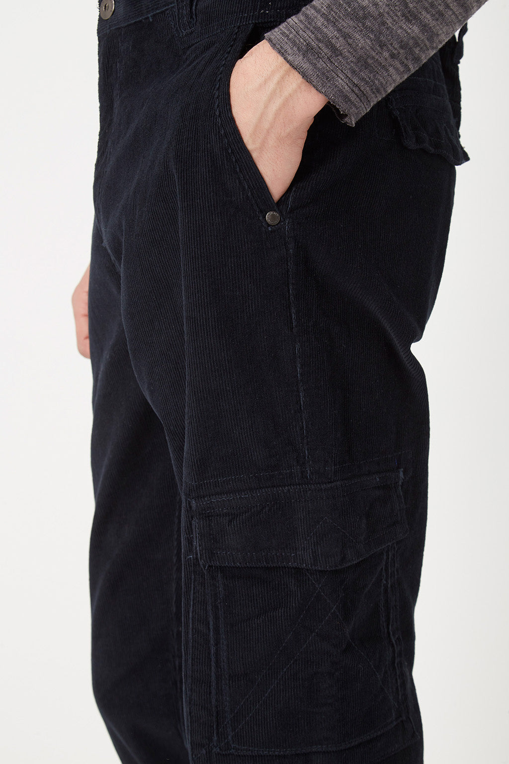 Pantalón cargo hombre casual recto múltiples bolsillos algodón suave tiro medio cómodo versátil urbano color negro talla 44 tendencia primavera verano oficina escapada diaria ✅Entrega 24/48h