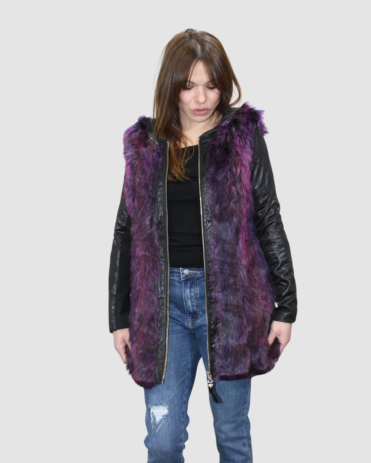 Chaleco largo mujer, sin mangas, pelo sintético texturizado, cierre frontal, ecopiel, estilo urbano, ligero, suave, color morado, talla S, ideal look casual moderno, sofisticado, con jeans y botines ✅Entrega 24/48h