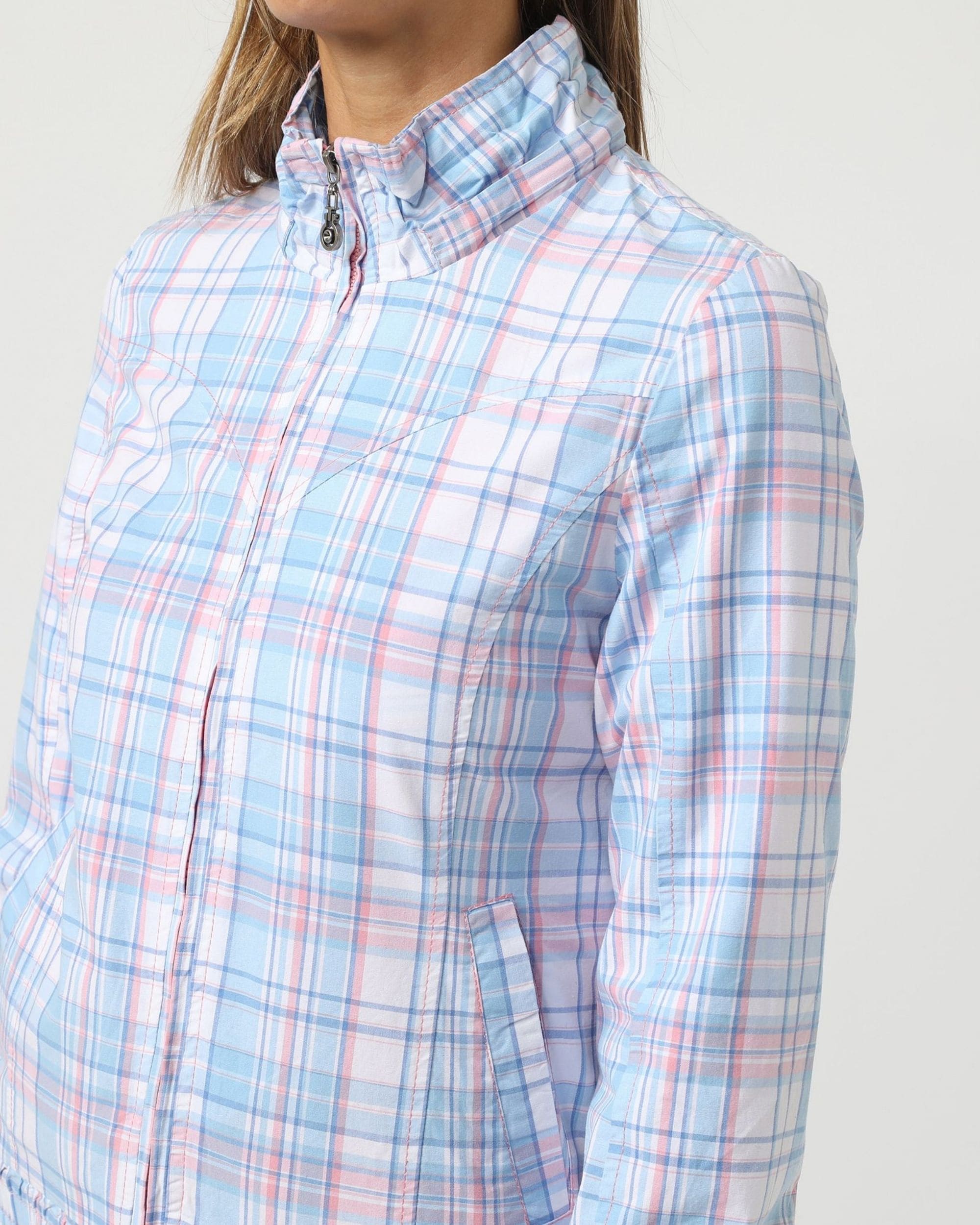 Cazadora mujer, jacket, chaqueta cuadros, manga larga, capucha extraíble, cierre cremallera, bolsillos delanteros, diseño casual, estilo juvenil, talla L, color azul pastel, ligera, cómoda, ideal entretiempo ✅Entrega 24/48h