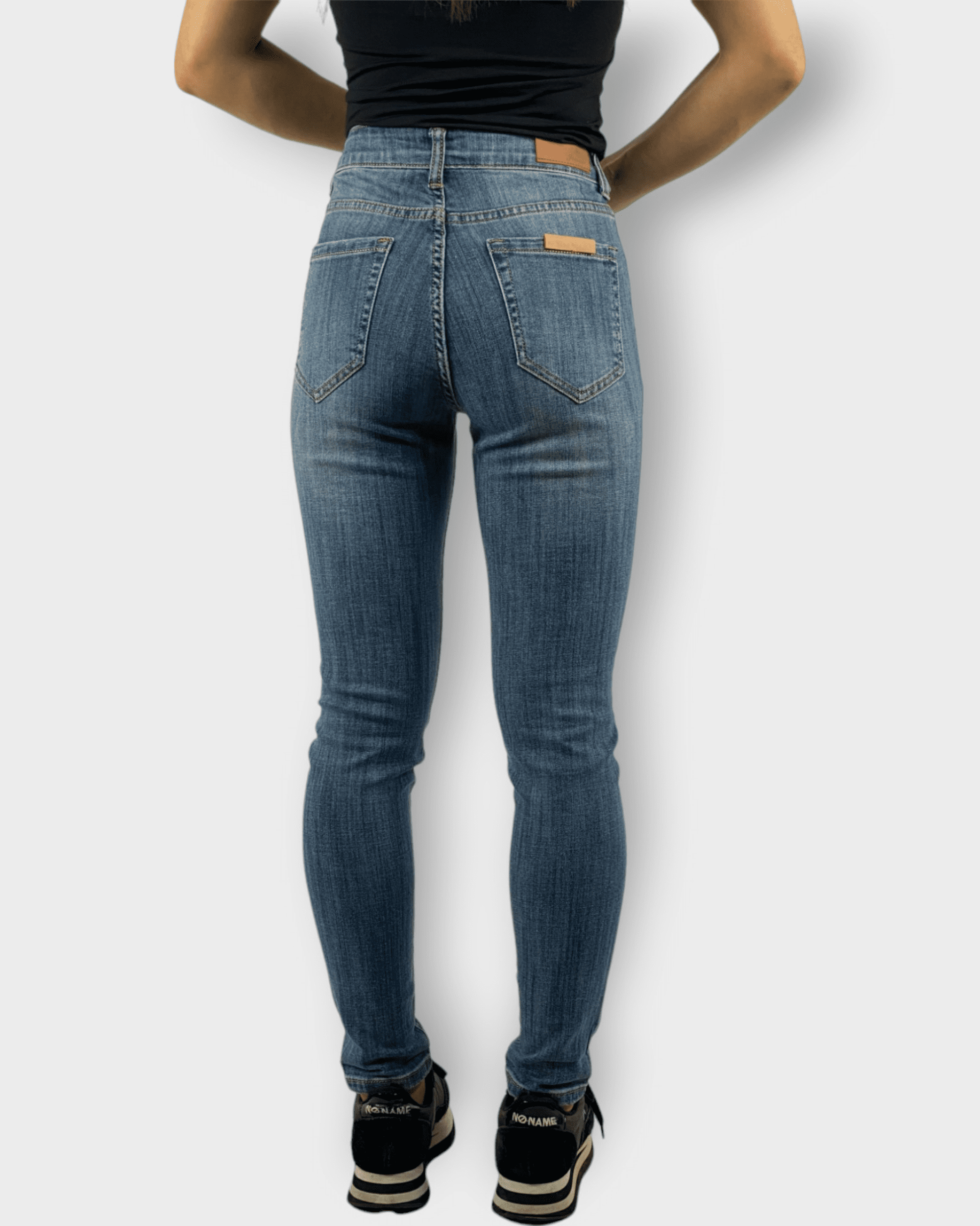 Jeans skinny mujer, pantalón denim azul desgastado, rotos y tachuelas, estilo urbano, ajustado, diseño moderno, casual, cómodo, disponible talla 34, ideal outfits diarios, versátil, tendencia 2024, ✅Entrega 24/48h