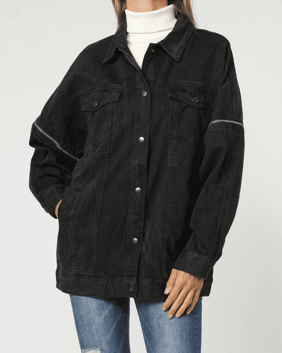 Chaqueta mezclilla mujer oversize denim jacket botones metálicos bolsillos laterales estilo urbano relajado tendencia moda casual color negro talla S cómoda versátil ideal looks modernos ✅Entrega 24/48h