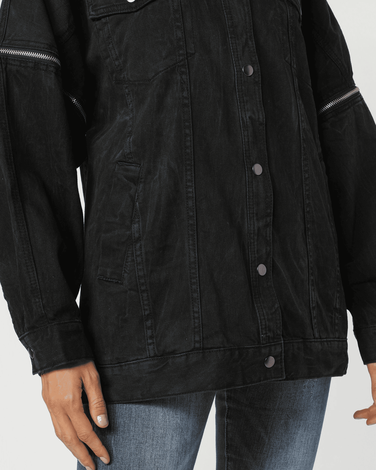 Chaqueta mezclilla mujer oversize denim jacket botones metálicos bolsillos laterales estilo urbano relajado tendencia moda casual color negro talla S cómoda versátil ideal looks modernos ✅Entrega 24/48h
