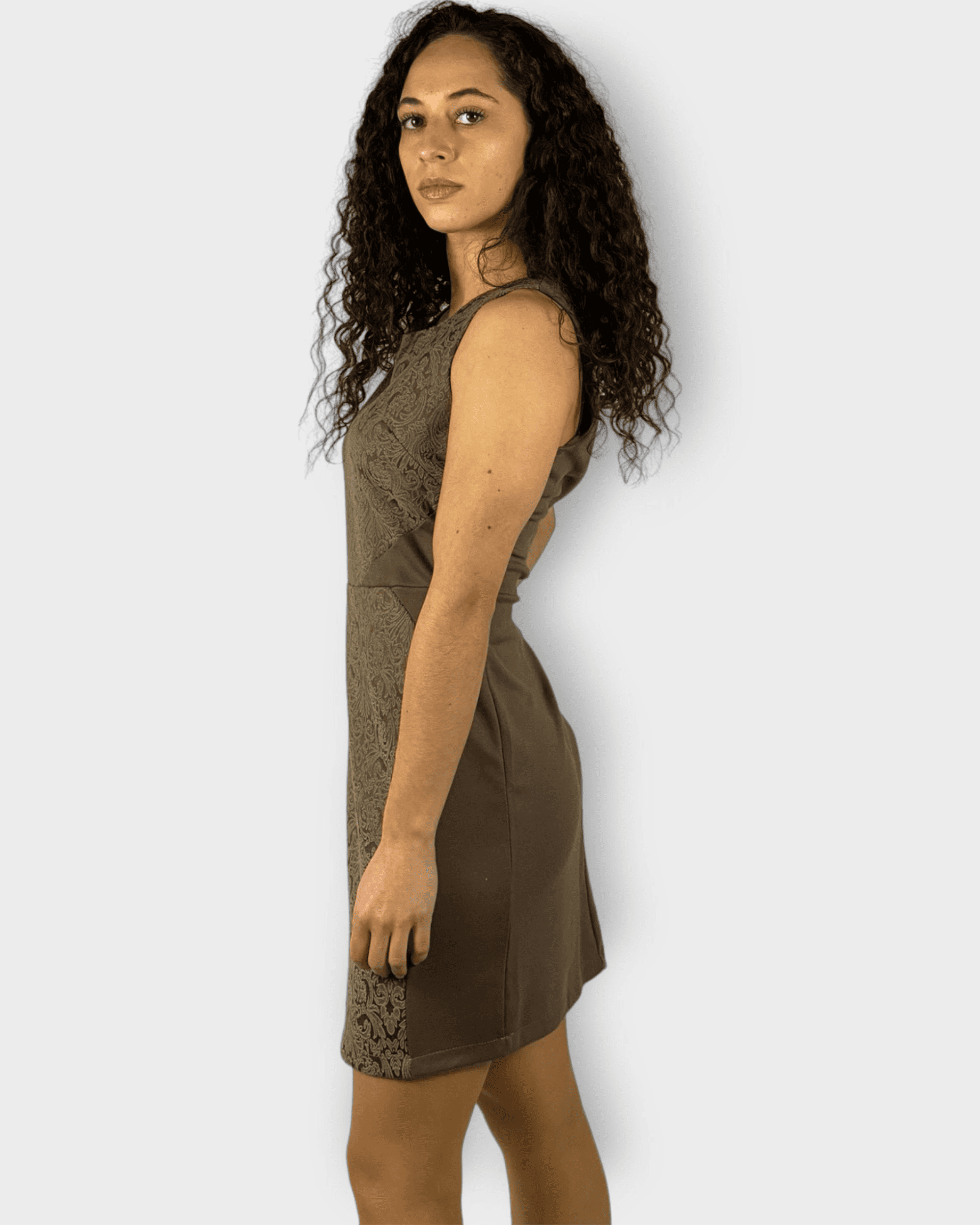 Vestido entallado recto, dress sin mangas, tejido textura, cuello redondo, cierre cremallera trasera, forro integrado, color marrón, talla S, cómodo elegante versátil, outfit ideal día o noche, ✅Entrega 24/48h