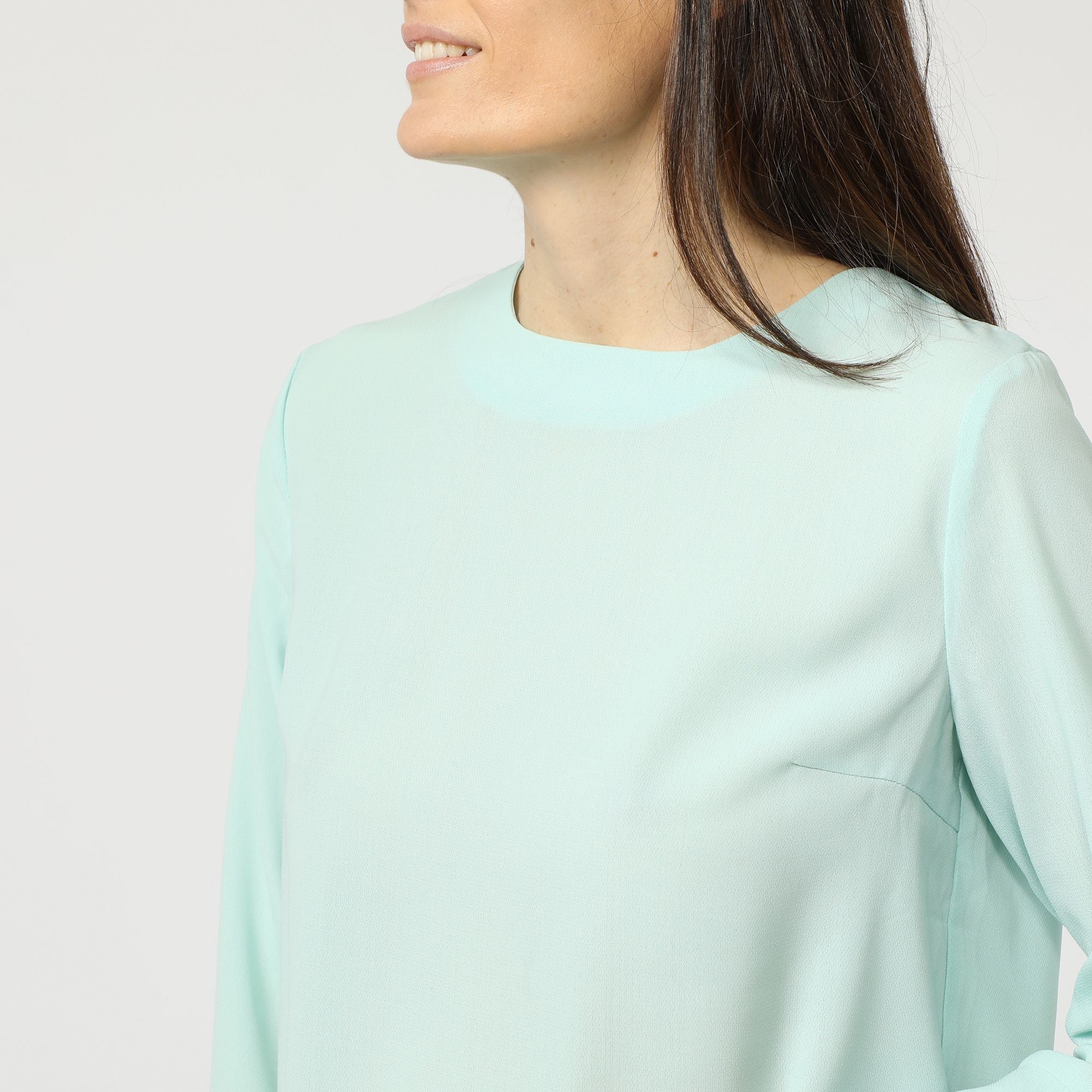 Blusa mujer elegante, camisa lisa, manga larga, cuello redondo, cierre cremallera trasera, modelo Love & Money H15177, corte recto, cómoda, básica, disponible talla S, color blanco, ✅Entrega 24/48h