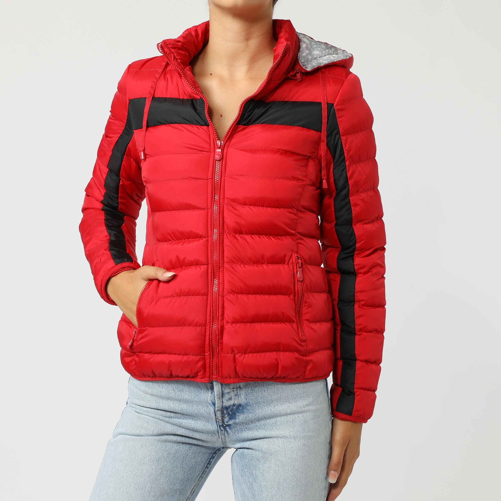 Chaqueta acolchada mujer deportiva jacket plumas ligera capucha detalles bicolor cierre frontal estilo urbano cálida cómoda ideal días fríos color rojo talla L versátil fácil combinar outfits casuales ✅Entrega 24/48h