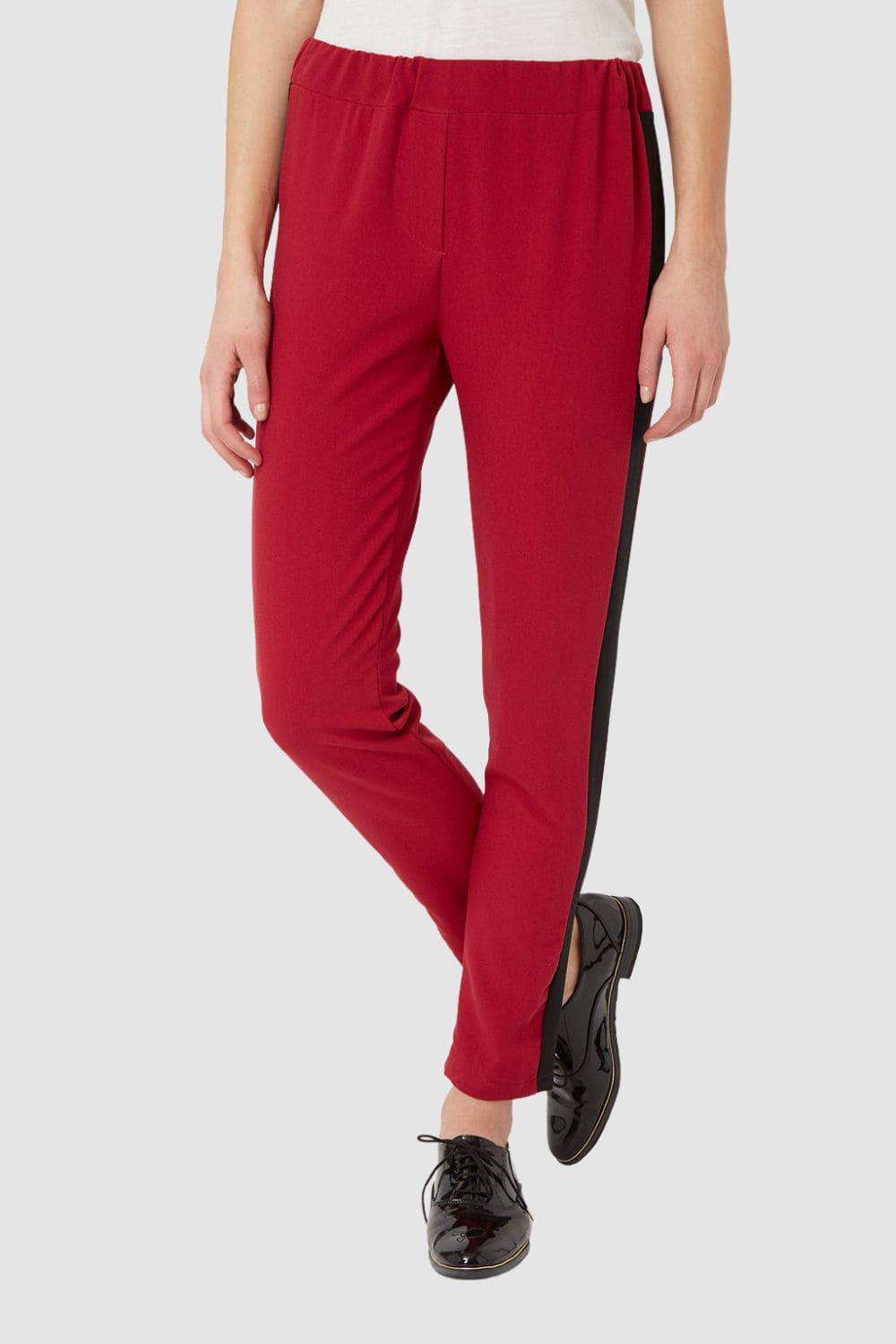 Pantalón mujer tiro medio, pantalones casual, estilo urbano, tejido suave, franja lateral negra, look sofisticado, cómodo, versátil, color rojo, talla S, ideal oficina y salidas, variaciones colores, ✅Entrega 24/48h