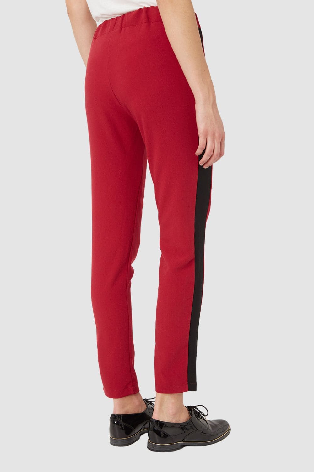Pantalón mujer tiro medio, pantalones casual, estilo urbano, tejido suave, franja lateral negra, look sofisticado, cómodo, versátil, color rojo, talla S, ideal oficina y salidas, variaciones colores, ✅Entrega 24/48h