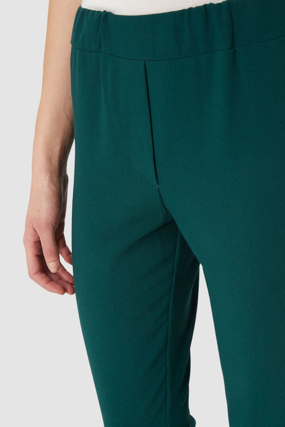 Pantalón formal mujer, pantalones rectos tiro medio, tela suave, detalles laterales en contraste, look moderno, elegante y cómodo, ideal oficina y urbano, color verde, talla S disponible ✅Entrega 24/48h