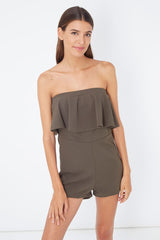 Mono corto mujer strapless, jumpsuit palabra de honor, volante elegante, textura suave, corte ajustado, estilo casual, tendencia urbana, color verde oliva, talla L, destaca silueta, fresco y cómodo. ✅Entrega 24/48h