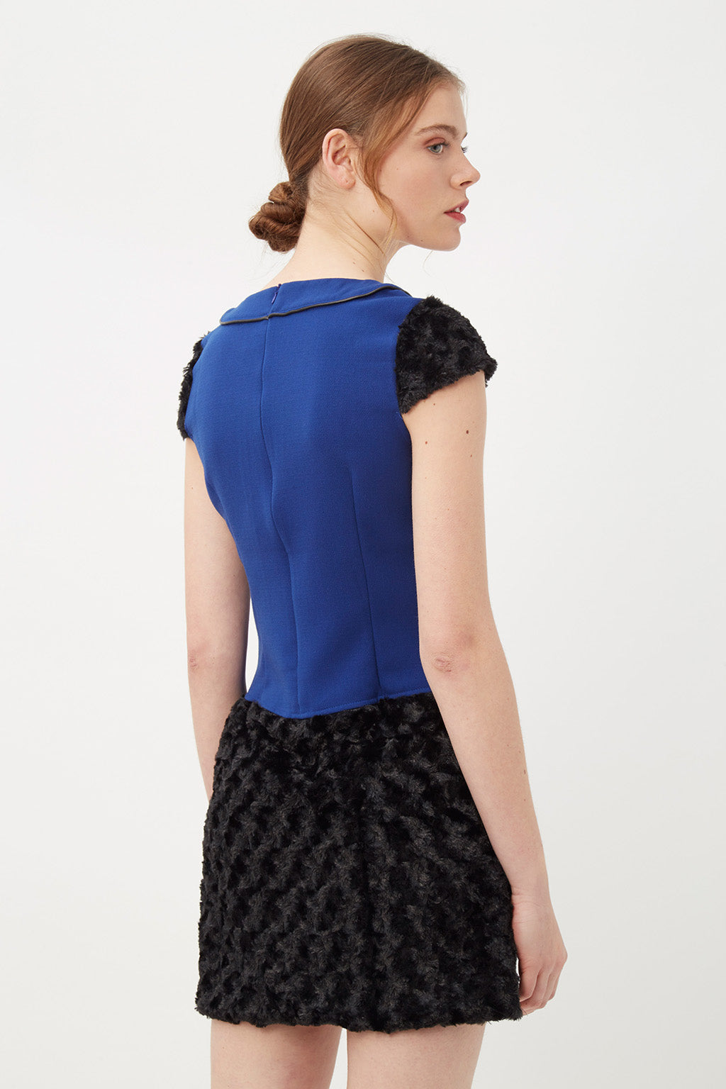 Vestido corto mujer bicolor azul negro texturizado, dress elegante y cómodo, paneles contraste textura suave, talla 36, ideal oficina evento urbano, combina tacones botines, 36 colores disponibles, ✅Entrega 24/48h