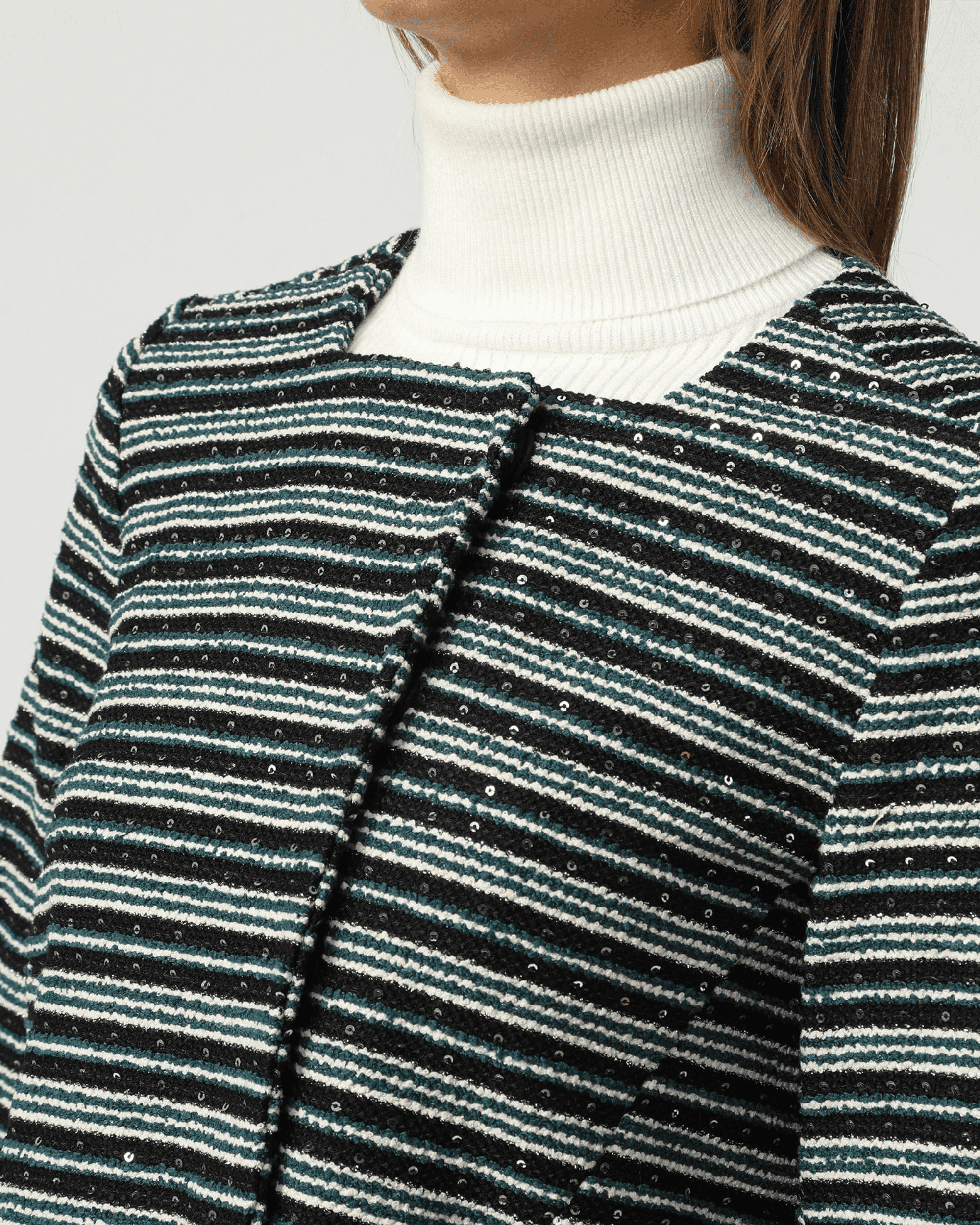 Chaqueta tweed mujer, blazer, abrigo corto, diseño rayas blanco y negro, ajuste recto, bolsillos frontales, tejido suave, elegante, talla L, ideal oficina o casual, versátil, cómoda, moderna ✅Entrega 24/48h