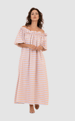 Vestido largo de rayas con hombros descubiertos