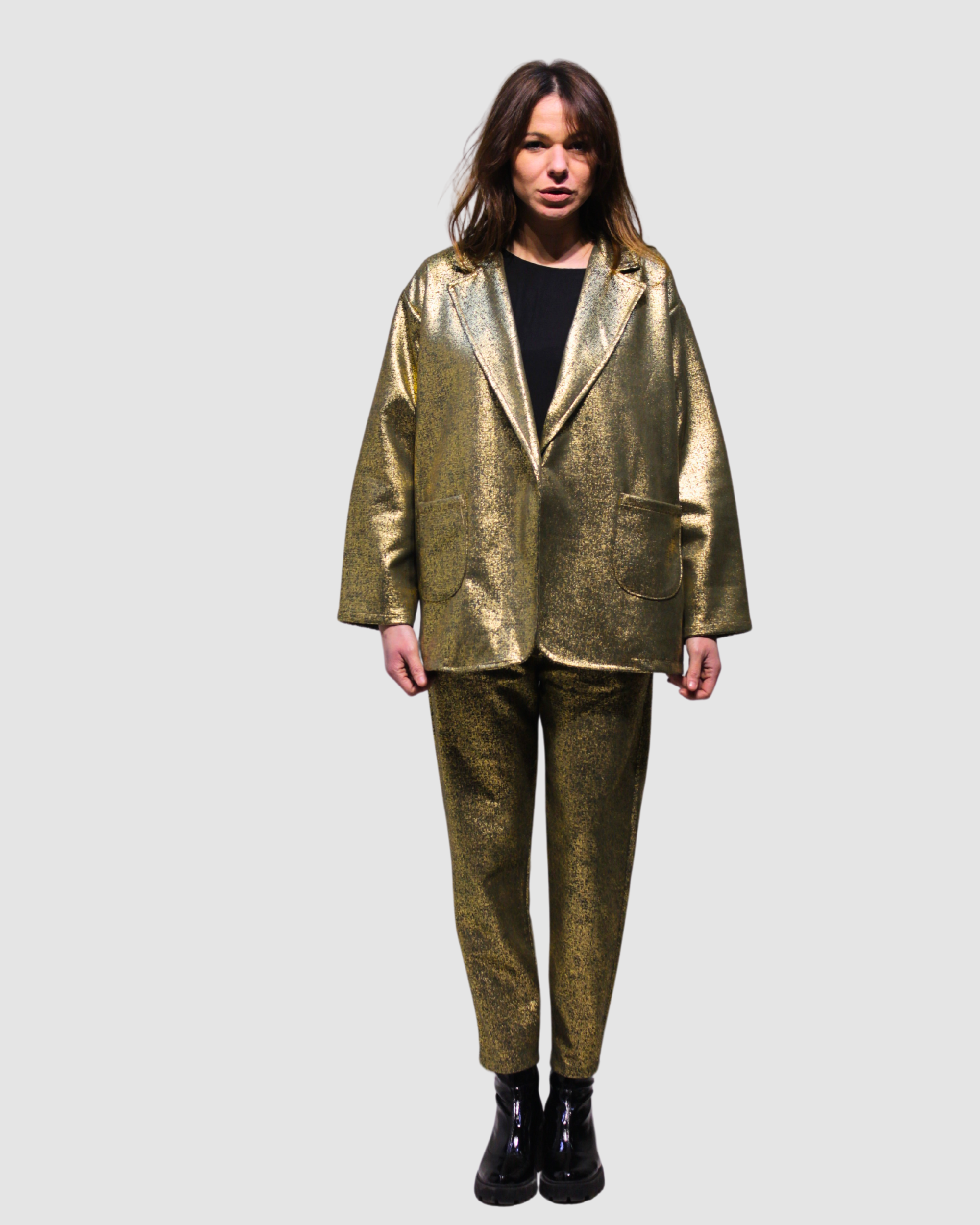 Conjunto blazer pantalón mujer, traje dos piezas, acabado metálico brillante, corte relajado elegante, ideal eventos y fiestas, color dorado, disponible talla S, estilo sofisticado moderno, cómodo, fácil combinar ✅Entrega 24/48h