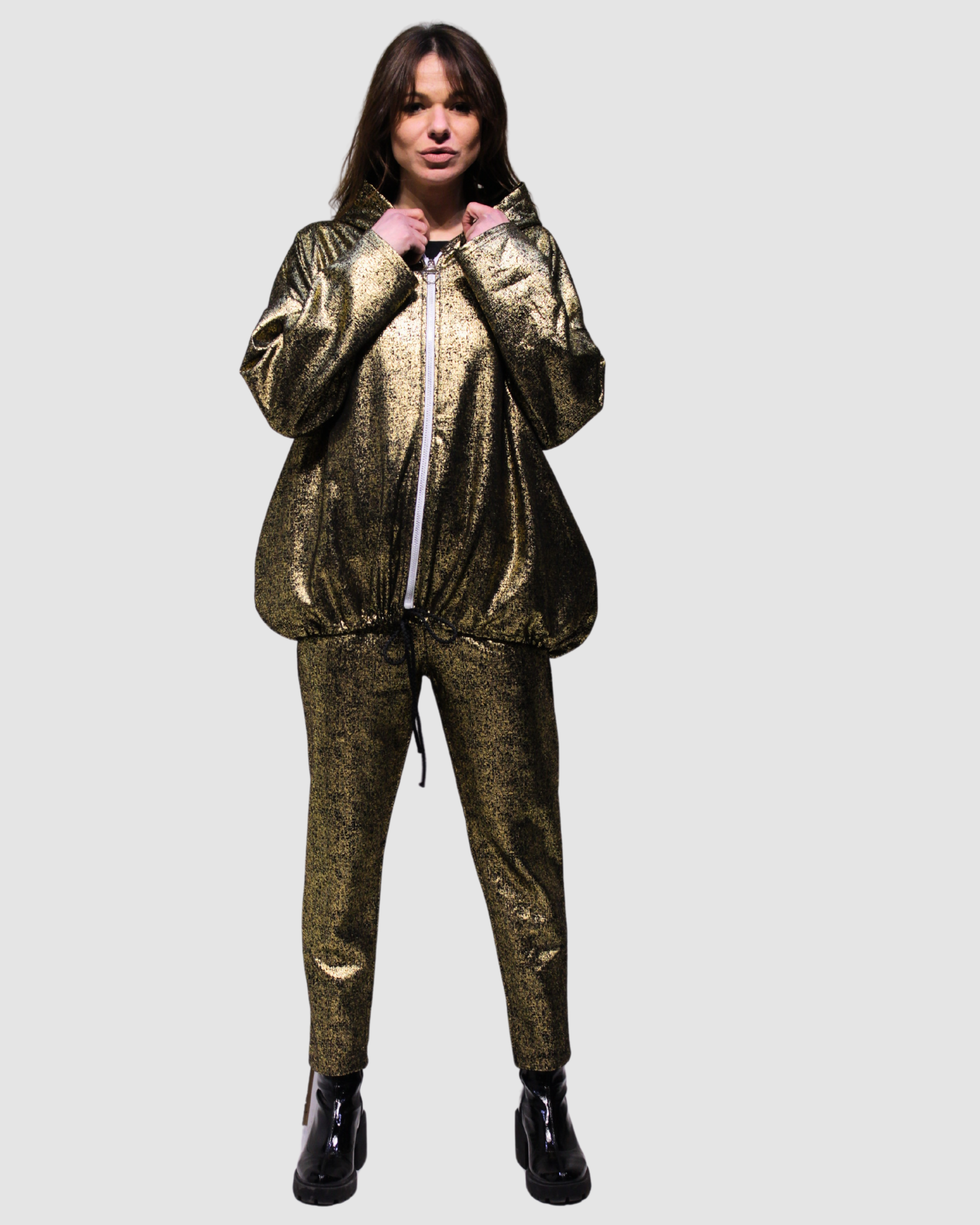 Conjunto metalizado mujer chaqueta oversize pantalón efecto serpiente, diseño urbano, capucha, bolsillos, cremallera, cordón ajustable, colores negro/rojo dorado, talla S, cómodo moderno versátil ✅Entrega 24/48h