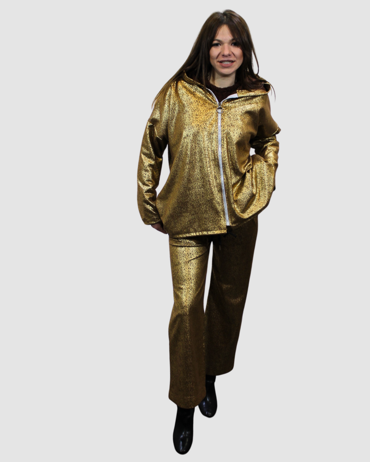 Conjunto mujer chaqueta oversize capucha cremallera pantalón relajado tendencia urbana efecto serpiente metalizado dorado fondo negro S cómodo versátil moda fiesta streetwear tallas S colores dorado rojo ✅Entrega 24/48h