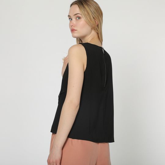 Blusa sin mangas, top asimétrico, diseño minimalista, textura suave, corte recto, estilo versátil, elegante y cómodo, color negro, talla L, ideal outfit urbano u oficina, combina palazzo o falda ✅Entrega 24/48h