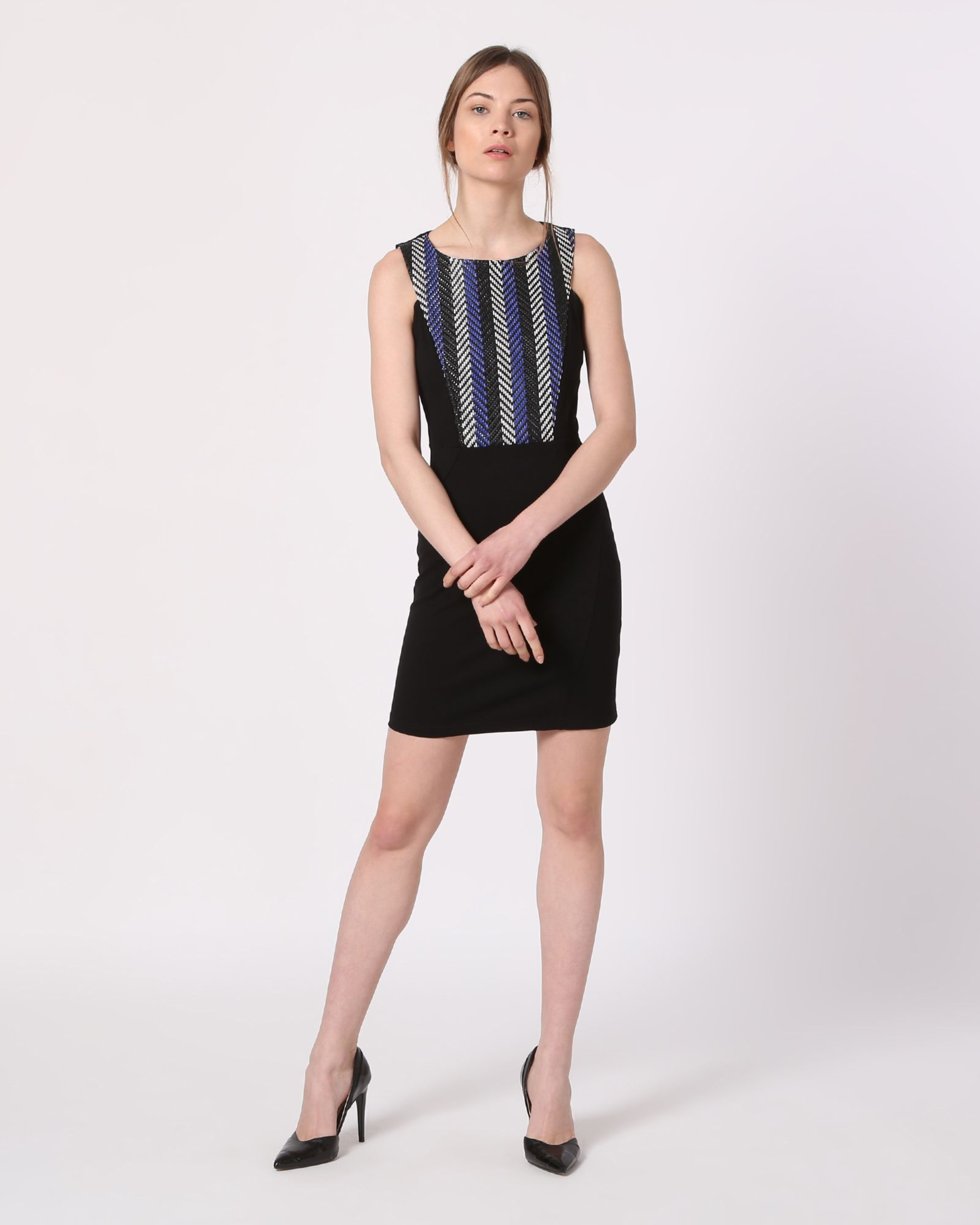 Vestido ajustado dress outfit diseño pedrería frontal tejido sintético cuello redondo sin mangas cremallera trasera estilo elegante moderno color negro talla L cómodo favorecedor look noche ✅Entrega 24/48h