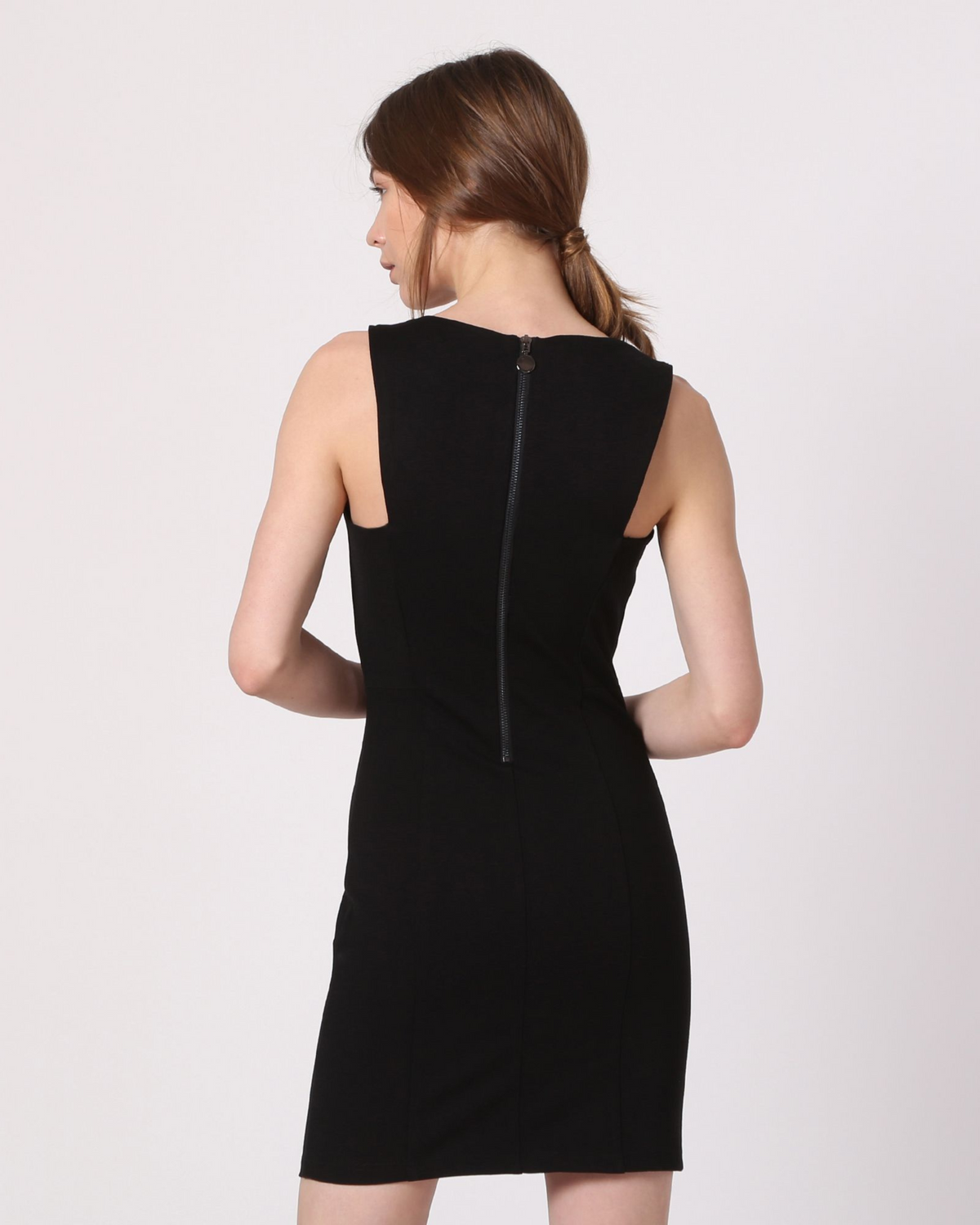 Vestido ajustado dress outfit diseño pedrería frontal tejido sintético cuello redondo sin mangas cremallera trasera estilo elegante moderno color negro talla L cómodo favorecedor look noche ✅Entrega 24/48h