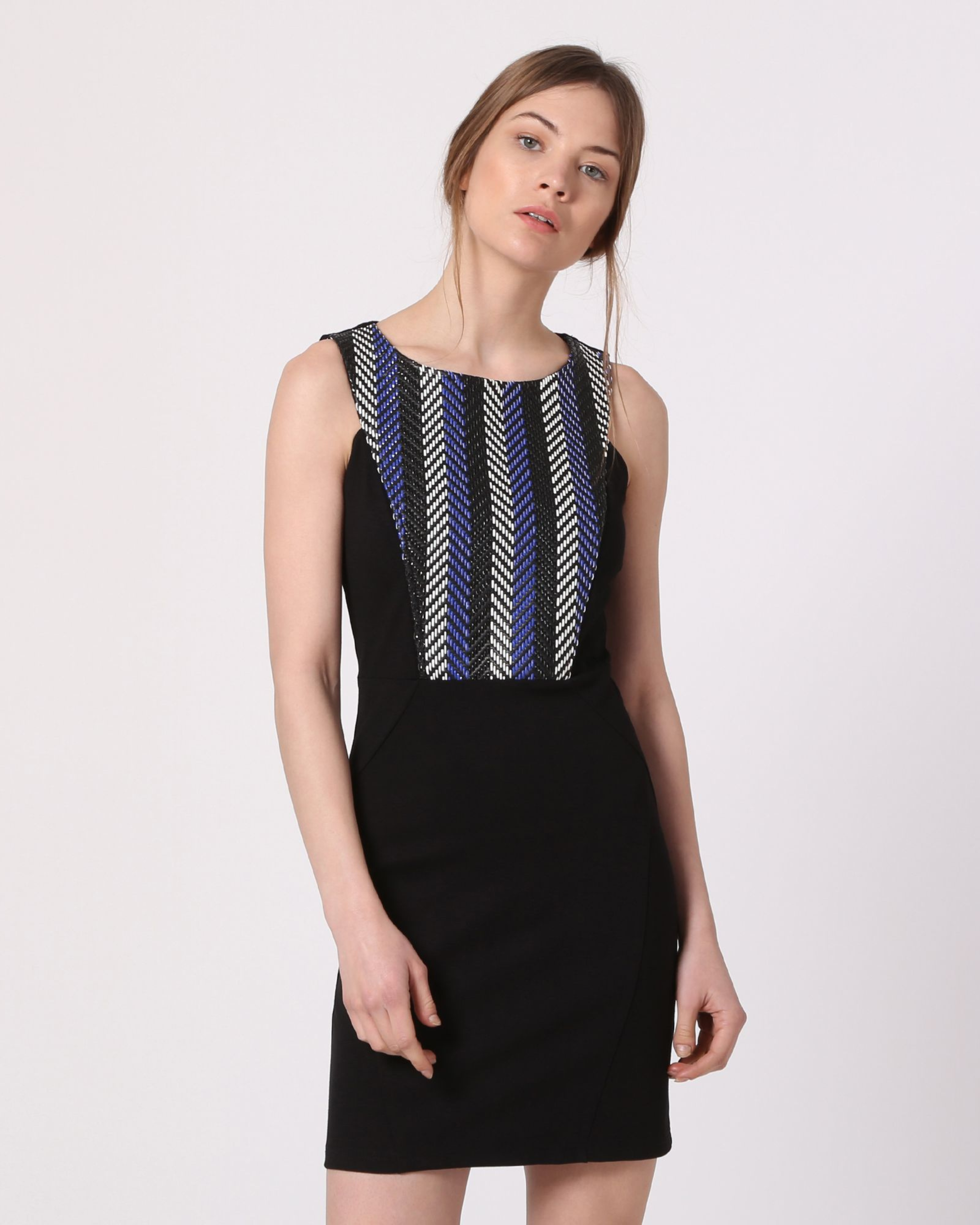 Vestido ajustado dress outfit diseño pedrería frontal tejido sintético cuello redondo sin mangas cremallera trasera estilo elegante moderno color negro talla L cómodo favorecedor look noche ✅Entrega 24/48h