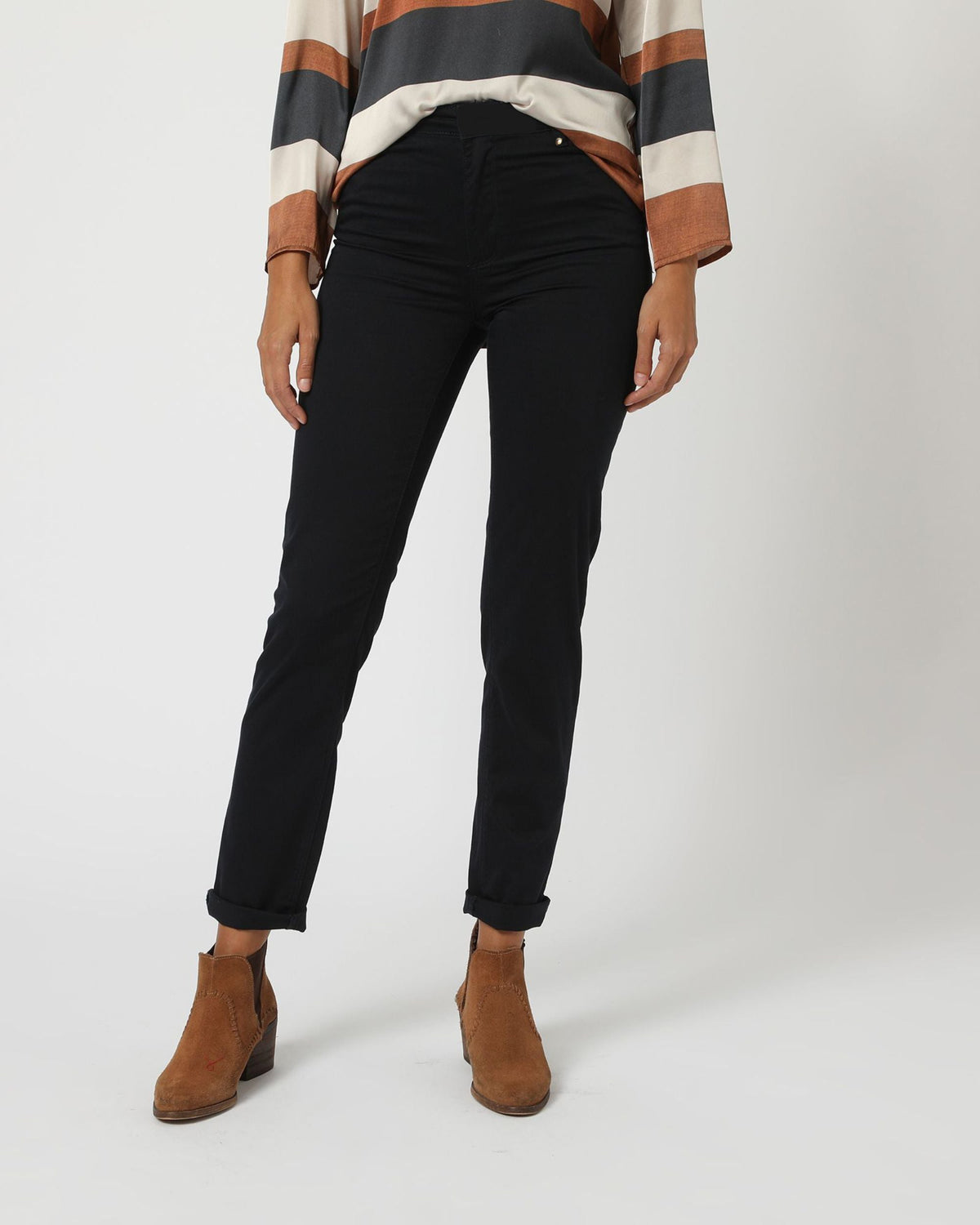 Pantalón recto algodón mujer, jeans straight fit, tachuelas, bolsillos delanteros y traseros, cierre cremallera, cinturilla trabillas, estilo casual elegante, color negro, talla 38, cómodo y versátil ✅Entrega 24/48h