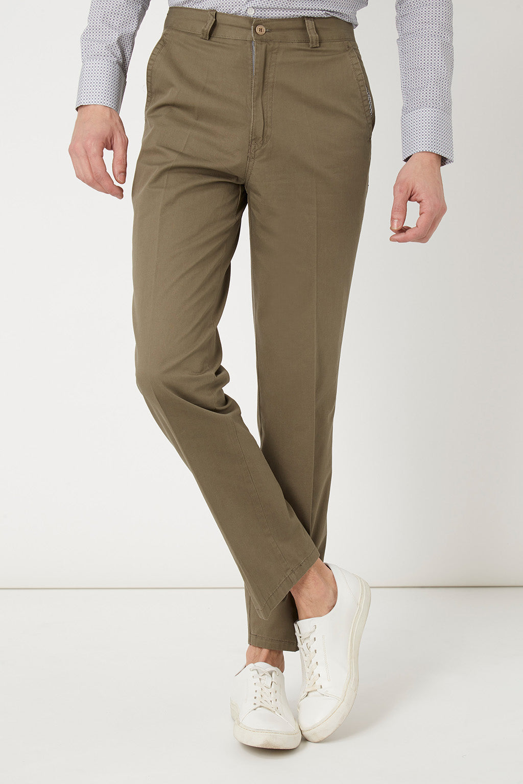 Pantalón chino hombre, trousers, casual, slim fit, modelo War Wolf, algodón cómodo, estilo urbano oficina, color verde oliva, talla 36, ligero, versátil, ideal diario, elegante, moderno ✅Entrega 24/48h