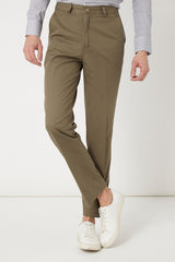 Pantalón chino hombre, trousers, casual, slim fit, modelo War Wolf, algodón cómodo, estilo urbano oficina, color verde oliva, talla 36, ligero, versátil, ideal diario, elegante, moderno ✅Entrega 24/48h