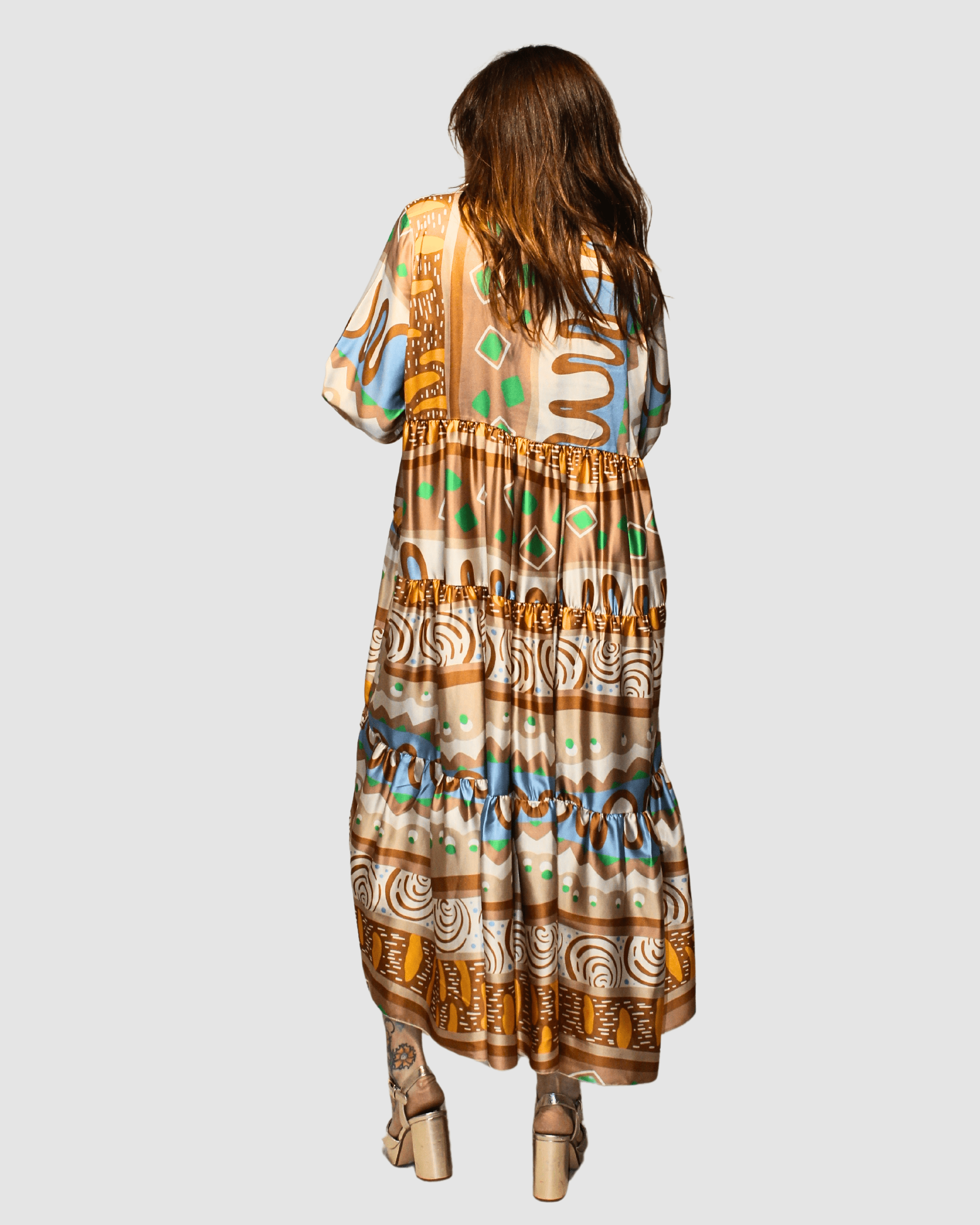 Vestido largo bohemio mujer, dress fluido estampado geométrico multicolor, manga larga, corte holgado, estilo casual sofisticado, ideal eventos y urbano, disponible marrón, talla S, cómodo y versátil ✅Entrega 24/48h