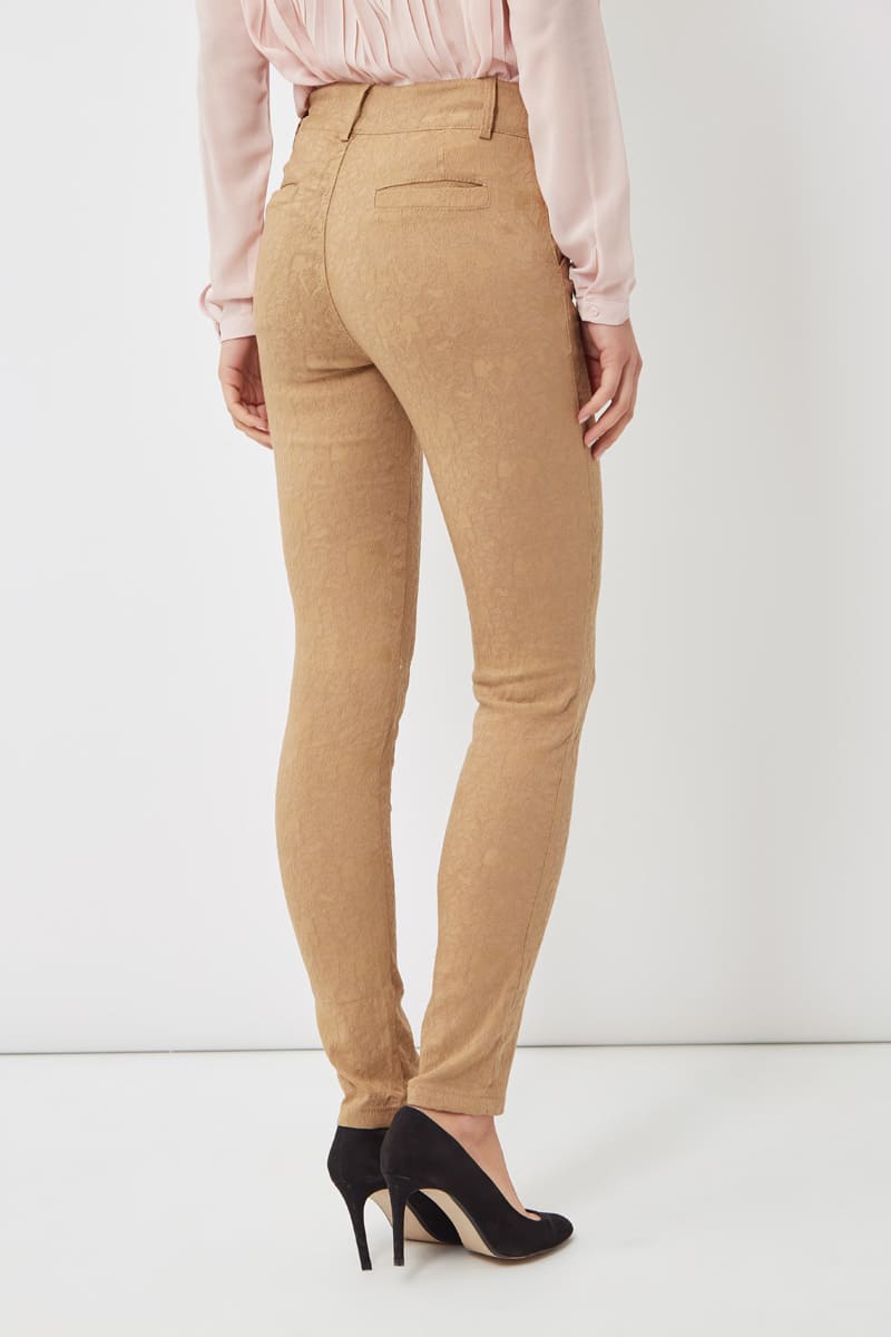 Pantalón mujer tiro alto ajustado, pants elegante textura suave, corte slim fit, botón frontal, ideal oficina, urbano, color beige, talla 38, cómodo versátil elegante, fácil combinar ✅Entrega 24/48h