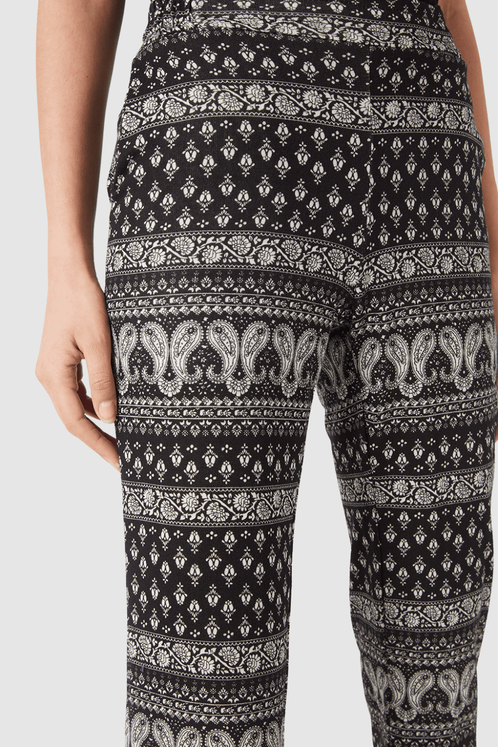 Pantalón palazzo, trousers estilo bohemio, diseño floral blanco y negro, tejido suave, corte amplio, look urbano y casual, talla 38, elegante y cómodo, varias combinaciones, versátil ✅Entrega 24/48h