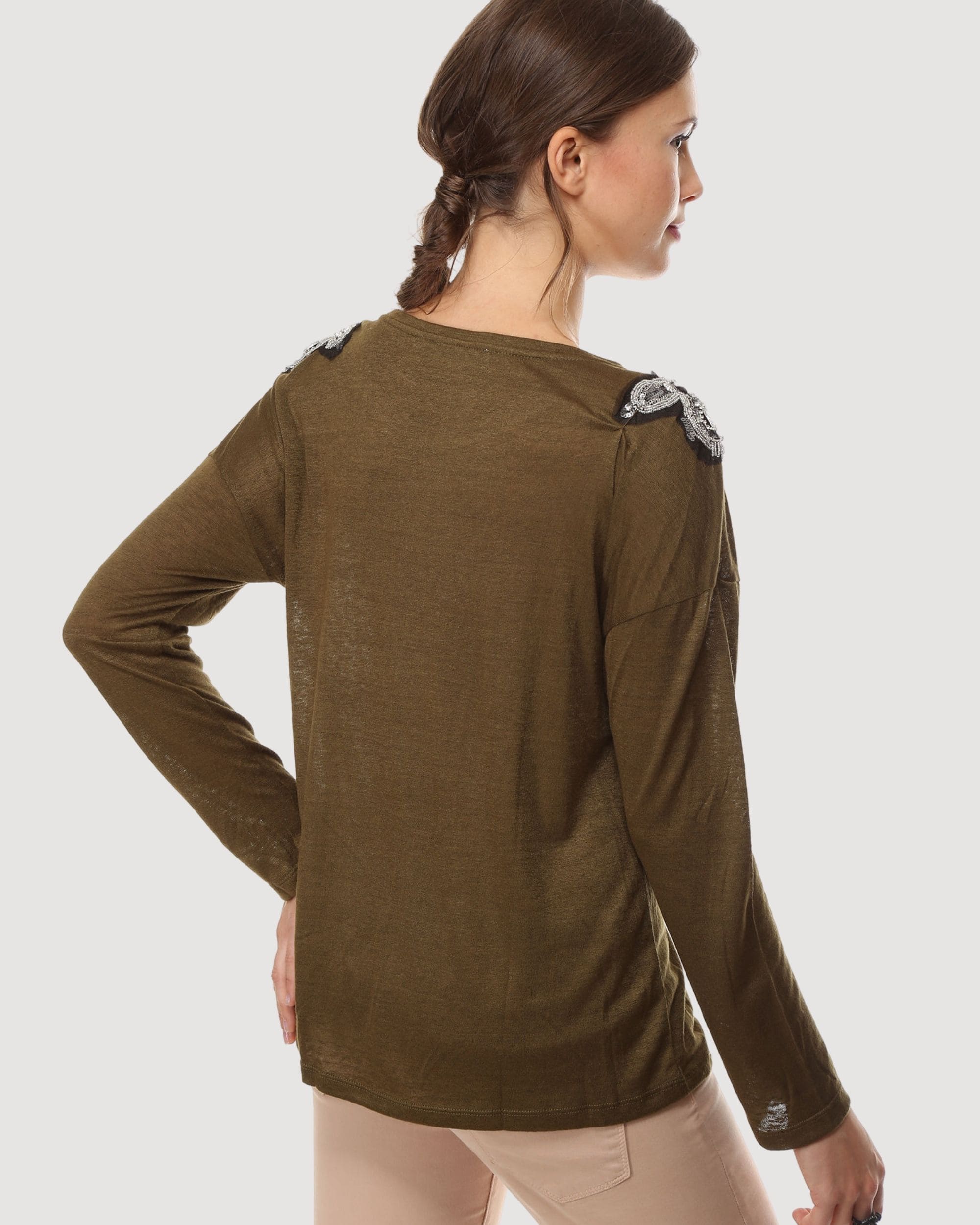Blusa mujer manga larga bordado hombro, top casual elegante, tejido ligero fit relajado, tendencia urbana oficina, color verde oliva, talla 38, look versátil diario, detalle exclusivo ✅Entrega 24/48h