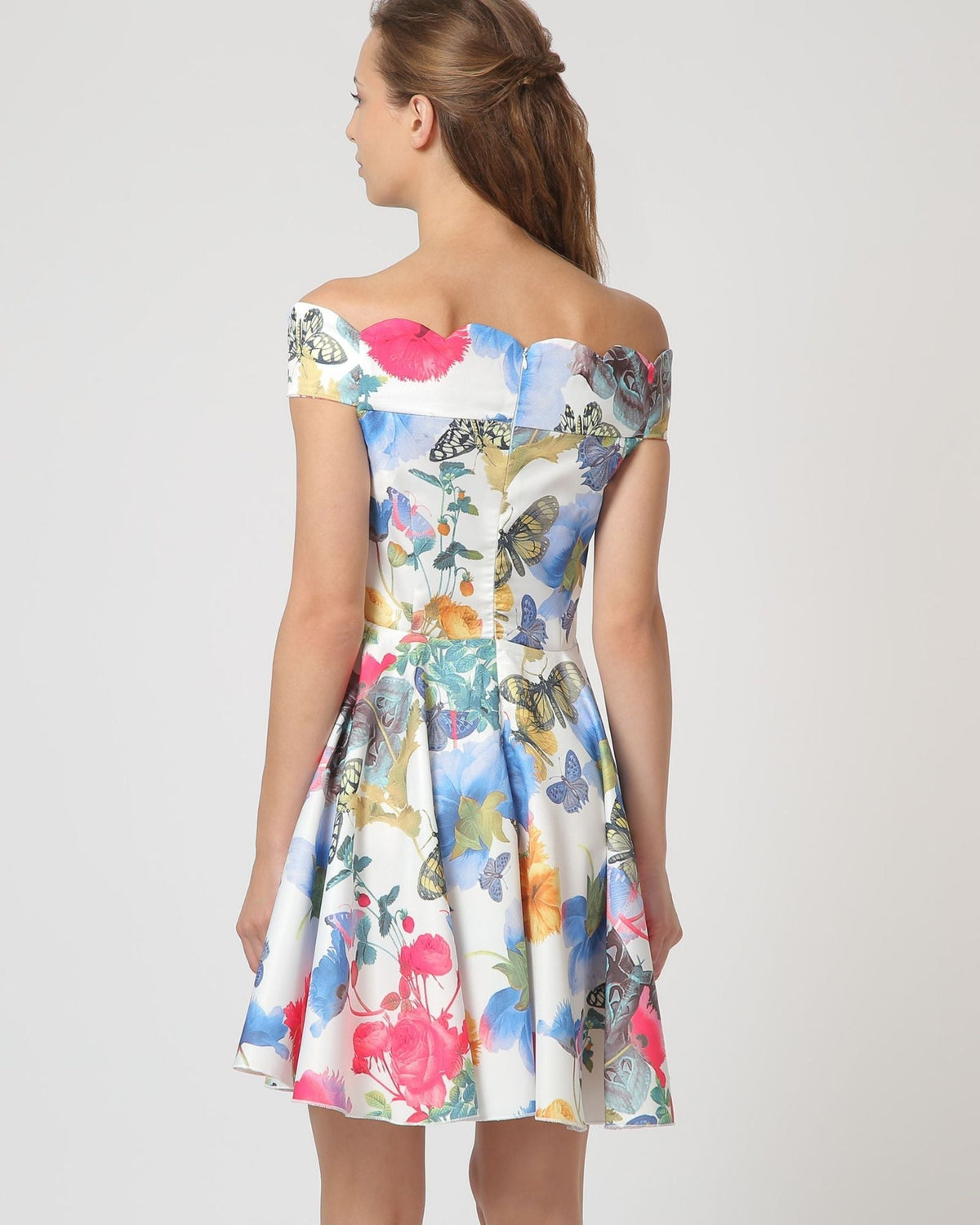Vestido corto, dress, outfit, hombros descubiertos, estampado flores acuarela, falda evasé, tejido ligero, elegante y versátil, color blanco multicolor, talla 40, ideal eventos día y noche, cómodo, sofisticado ✅Entrega 24/48h