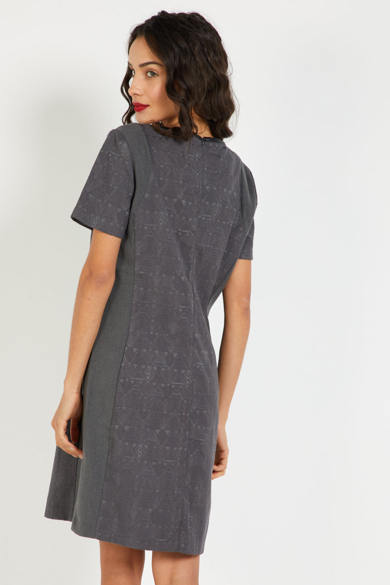 Vestido corto mujer, dress Anany AN-130134 manga corta, cuello redondo, bordado elegante, cierre cremallera trasera, cómodo, estilo casual elegante, color gris, talla 38 ✅Entrega 24/48h