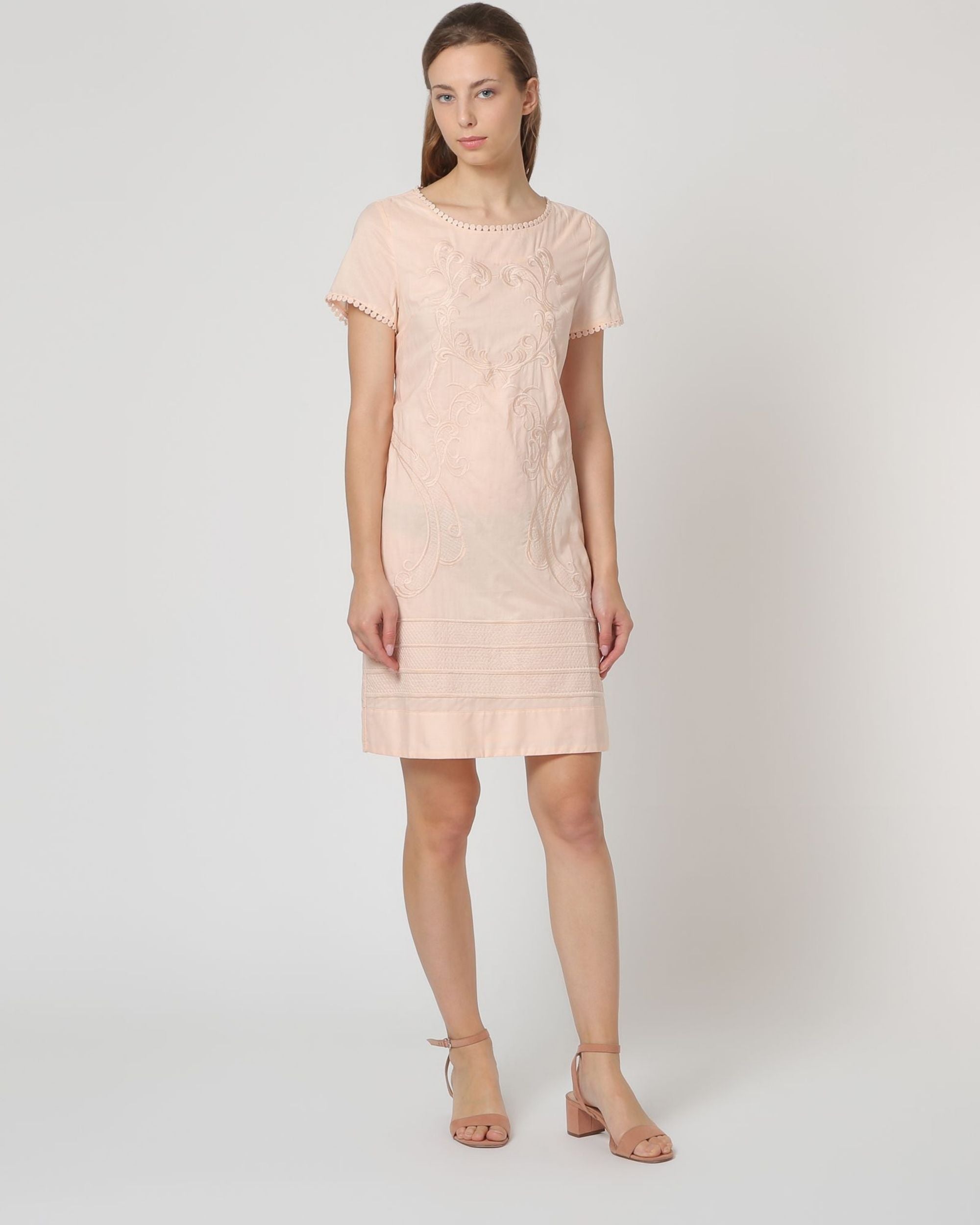 Vestido corto recto bordado textura floral, dress elegante manga corta, tejido ligero, corte favorecedor, estilo sofisticado, rosa claro, talla 38, ideal eventos, cómodo y fresco, outfit femenino, ✅Entrega 24/48h