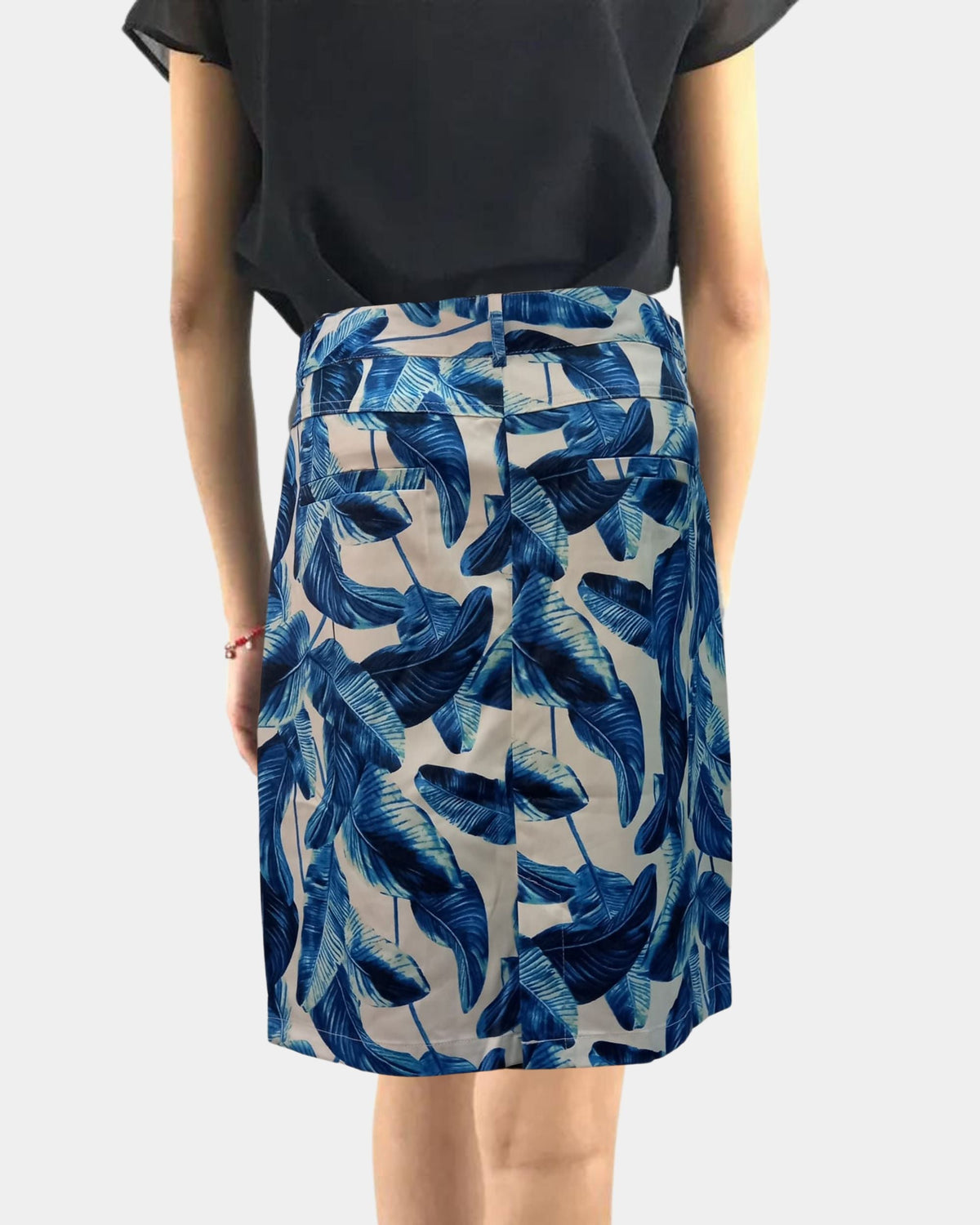 Falda lápiz, recta, pencil skirt, estampado hojas tropicales, talle alto, botón decorativo, fresca, ligera, azul, fondo claro, ideal oficina, evento, casual, talla 38, combina fácil, 38 colores disponibles, ✅Entrega 24/48h
