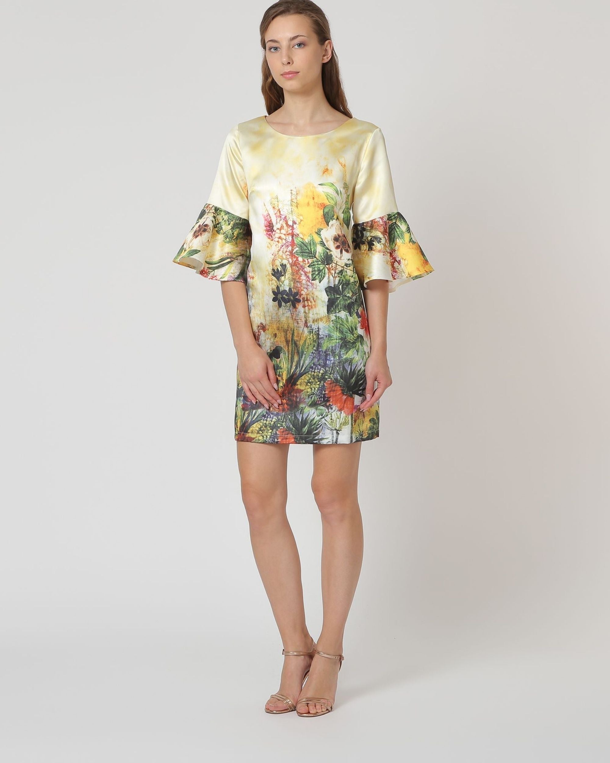 Vestido corto satinado floral, dress elegante fiesta mujer, manga acampanada, tela suave, estampado vibrante, modelo sofisticado, color amarillo, talla 38, ideal eventos, look impecable, ✅Entrega 24/48h
