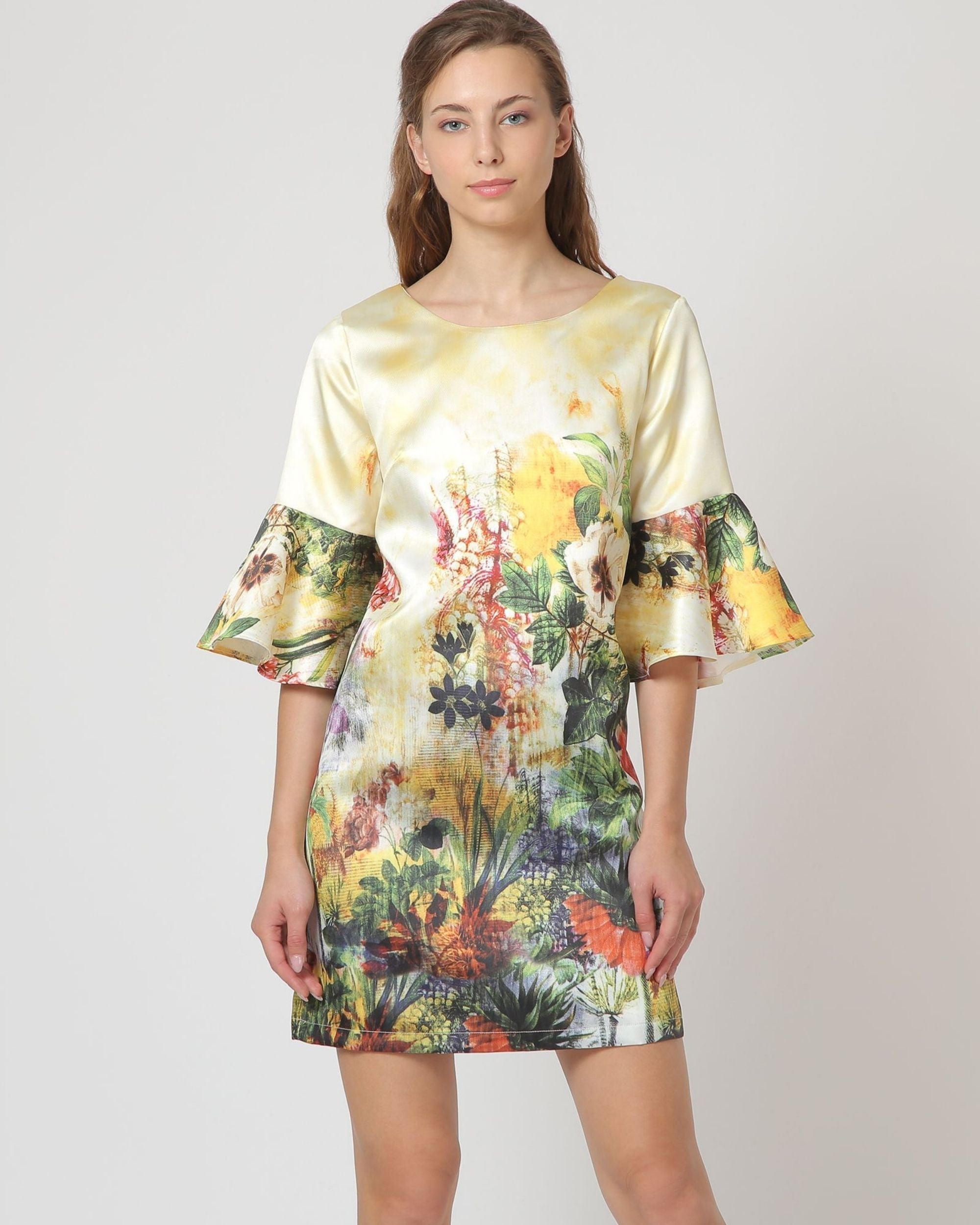 Vestido corto satinado floral, dress elegante fiesta mujer, manga acampanada, tela suave, estampado vibrante, modelo sofisticado, color amarillo, talla 38, ideal eventos, look impecable, ✅Entrega 24/48h