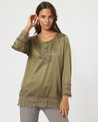 Blusa satinada mujer elegante, top, camisa, manga larga, cuello redondo, detalle encaje en puños y bajo, tejido poliéster, diseño liso, color caqui, talla 38, cómoda, versátil, chic ✅Entrega 24/48h