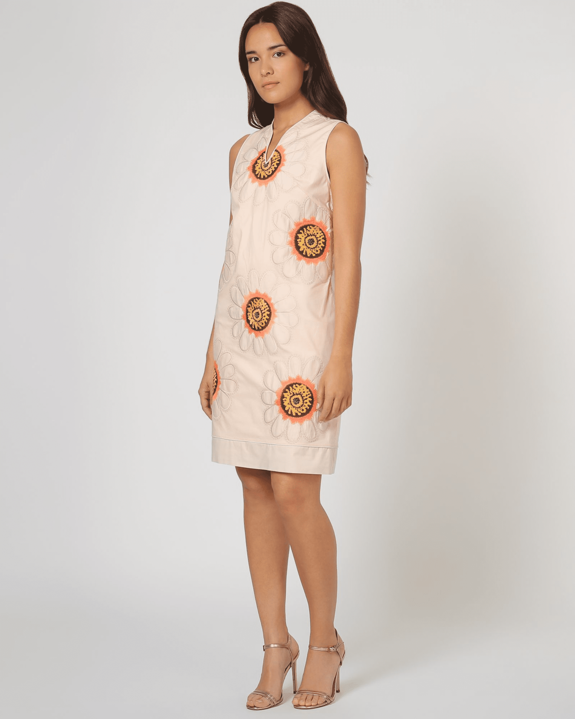 Vestido recto bordado mujer, dress sin mangas cuello tunecino corte entallado, diseño elegante, forro interior, cierre lateral, color beige, talla 38, cómodo y versátil ✅Entrega 24/48h