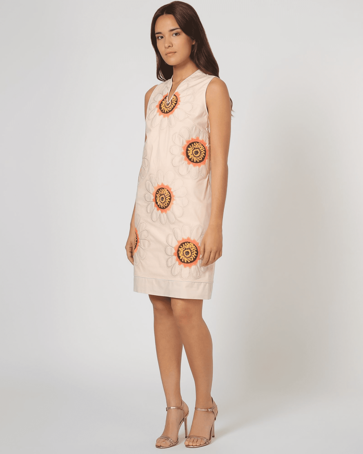 Vestido recto bordado mujer, dress sin mangas cuello tunecino corte entallado, diseño elegante, forro interior, cierre lateral, color beige, talla 38, cómodo y versátil ✅Entrega 24/48h