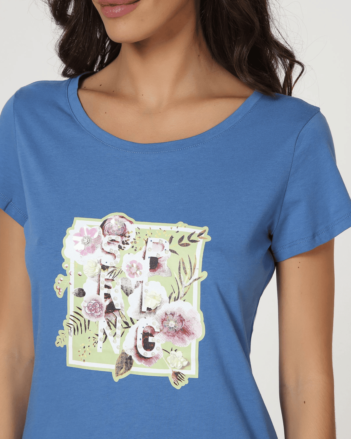 Camiseta mujer, t-shirt, top urbano algodón suave, estampado floral ilustrado, manga corta, cuello redondo, estilo casual, frescura y comodidad, talla 38, color azul vibrante, ideal primavera-verano ✅Entrega 24/48h