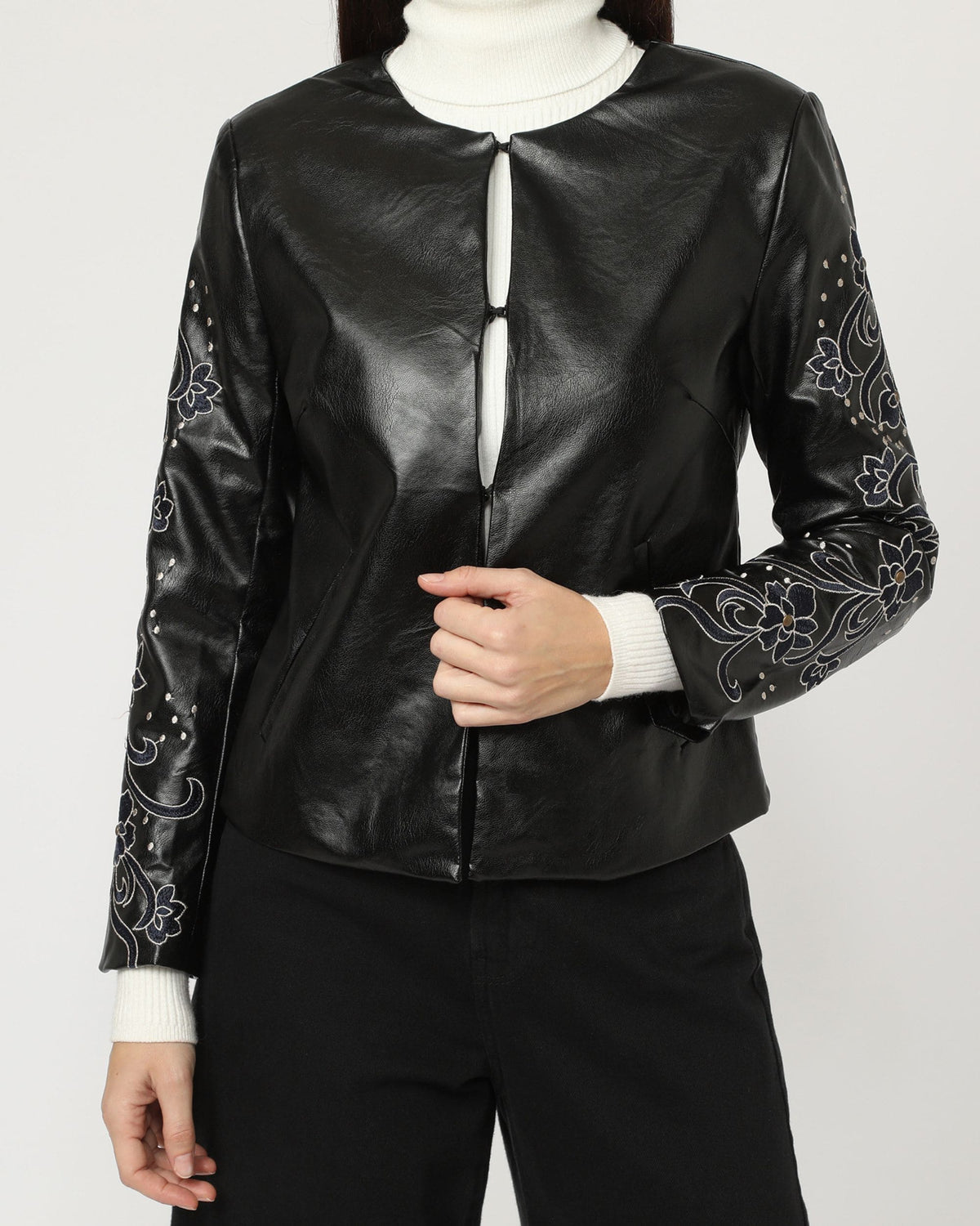 Chaqueta mujer ecocuero negra, chaqueta sintética bordado floral, abrigo moderno, cierre frontal, manga larga, talla 38, sofisticada, ligera, ideal oficina fiesta urbano, detalle exclusivo ✅Entrega 24/48h