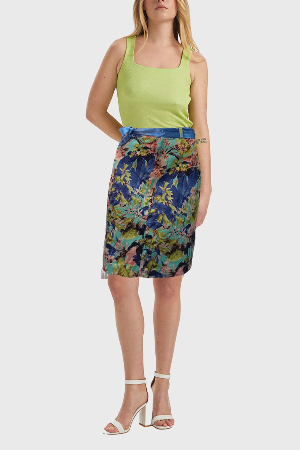 Falda corta recta mujer, skirt, diseño exclusivo, material ligero, estampado hojas, cintura alta, color azul, estilo urbano casual, talla 38, fácil de combinar, versátil y cómoda ✅Entrega 24/48h