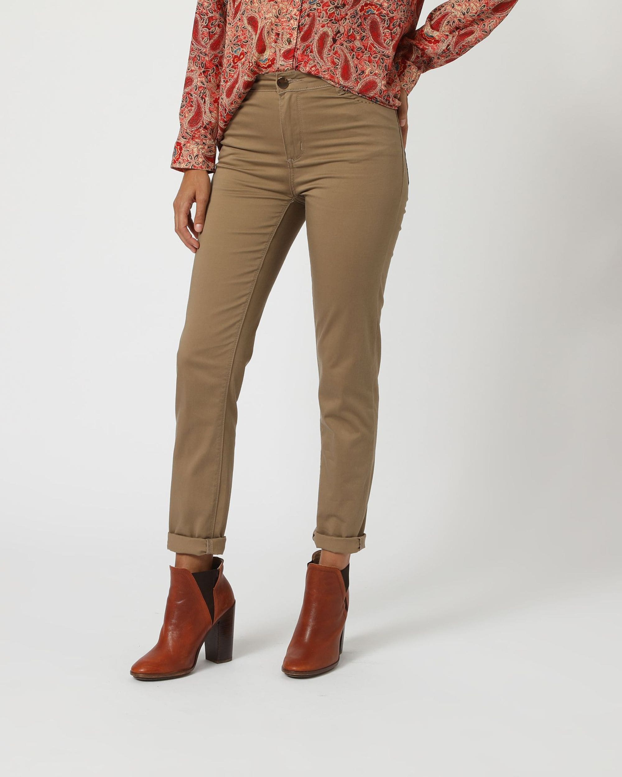 Pantalón mujer recto algodón, pantalones casuales, botón dorado, bolsillos, diseño liso, versátil y elegante, tallas 38, ideal oficina o diario, color beige, cómodo fácil de combinar ✅Entrega 24/48h