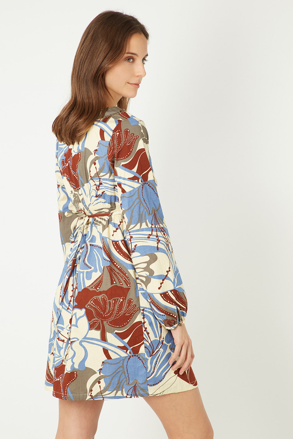 Vestido corto, dress, outfit floral bordado, manga larga, escote pico, botones decorativos, cintura elástica, ajuste versátil, cómodo y elegante, estampado multicolor, talla 36, ideal entretiempo ✅Entrega 24/48h