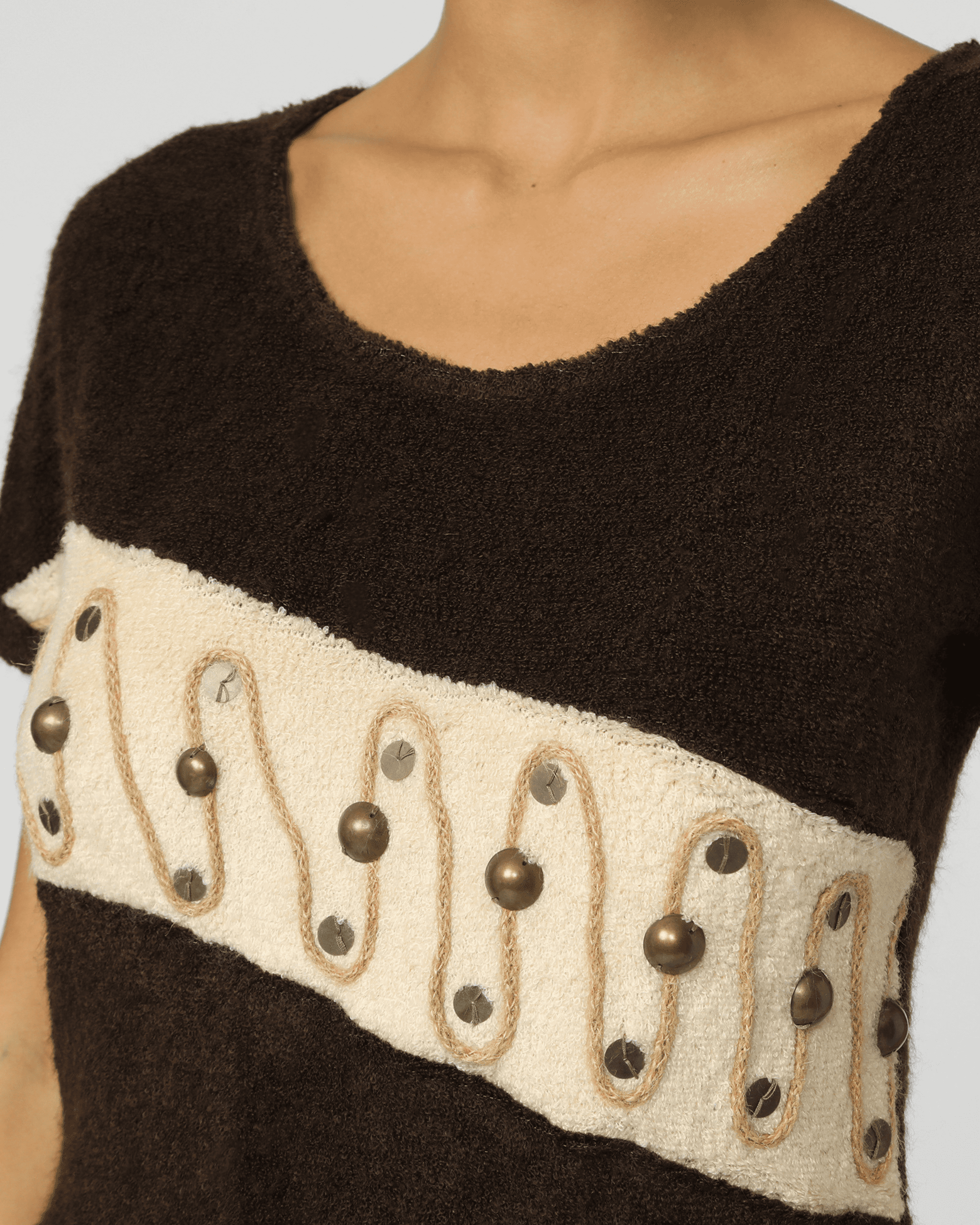 Camiseta larga, blusa manga corta, franjas diagonales bicolor, detalle botones decorativos, tejido suave, corte casual, estilo chic, cómoda y versátil, color marrón/beige, talla L ✅Entrega 24/48h