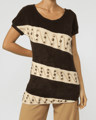 Camiseta larga, blusa manga corta, franjas diagonales bicolor, detalle botones decorativos, tejido suave, corte casual, estilo chic, cómoda y versátil, color marrón/beige, talla L ✅Entrega 24/48h