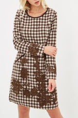 Vestido mujer manga larga dress outfit AN-L2954 estampado geométrico bordado corte recto cuello redondo cierre botones y cremallera forrado estilo elegante marrón talla 42 ✅Entrega 24/48h