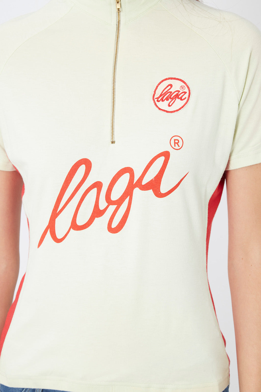 Camiseta mujer manga corta cremallera logo vintage letras, algodón suave, diseño urbano, corte regular, color beige, detalles rojo, talla L, cómoda y versátil, ideal jeans y looks informales ✅Entrega 24/48h